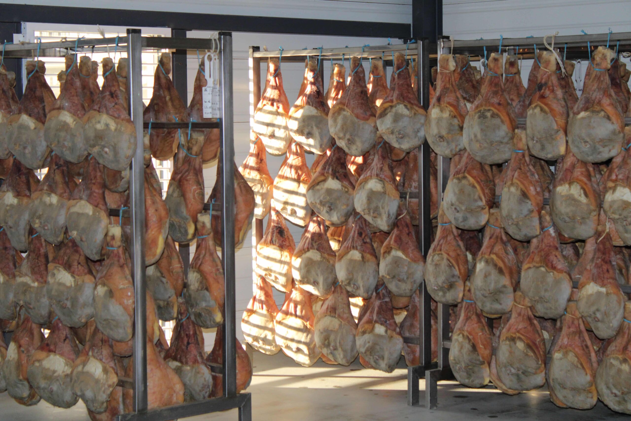 Saucisses sèches artisanales (Disponibles auprès des boucheries, charcuteries et particuliers) – Image 2