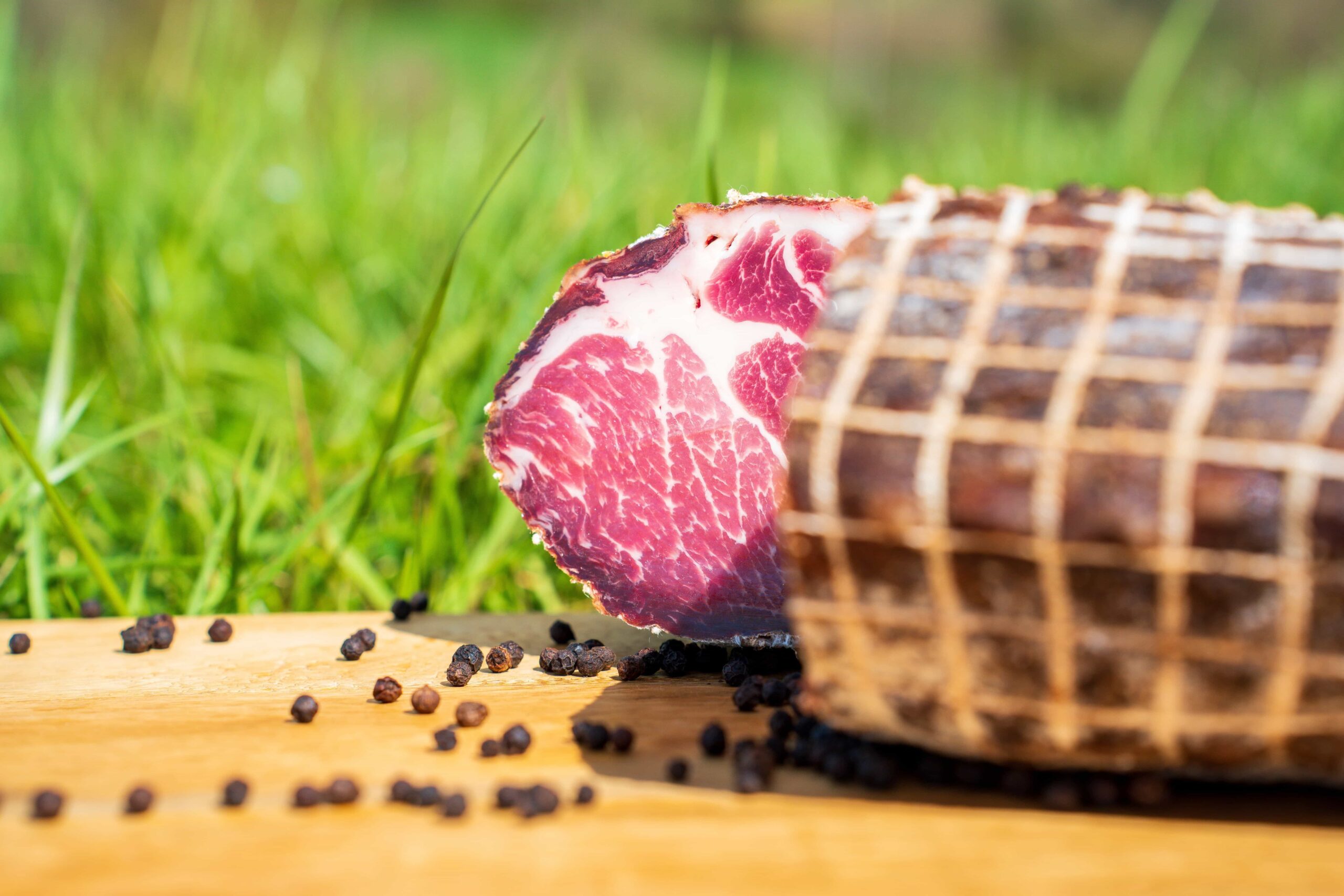 Jambon sans os reconstitué ½